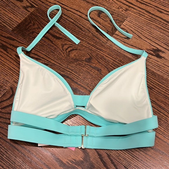 Victoria’s Secret bikini top - Picture 2 of 3